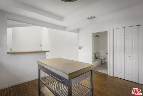 Entry Way - 803 Brooks Ave, Pasadena, CA 91103 photo 5 of 7