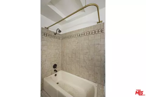 Bath - 803 Brooks Ave, Pasadena, CA 91103 photo 6 of 7