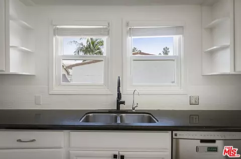 Kitchen - 803 Brooks Ave, Pasadena, CA 91103 photo 4 of 4