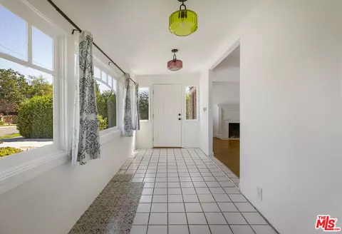 Entry Way - 803 Brooks Ave, Pasadena, CA 91103 photo 2 of 7