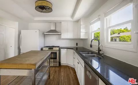 Kitchen - 803 Brooks Ave, Pasadena, CA 91103 photo 3 of 4