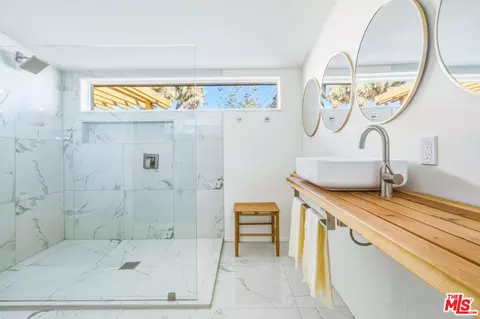 Bath - 61194 Prescott Trl, Joshua Tree, CA 92252 photo 1 of 3