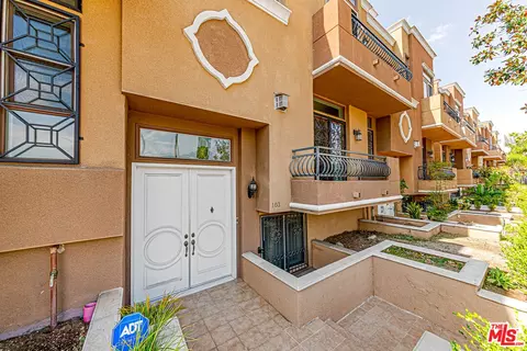 681 S Norton Ave #103, Los Angeles, CA 90005