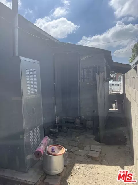 Exterior - 619 W Cherry St, Compton, CA 90222 photo 2 of 4