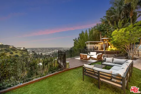 8828 Thrasher Ave, Los Angeles, CA 90069