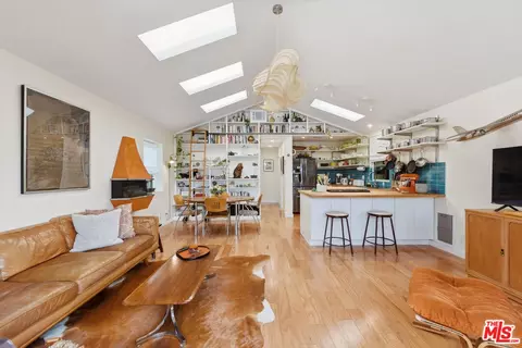 5629 Whitnall Hwy, North Hollywood, CA 91601