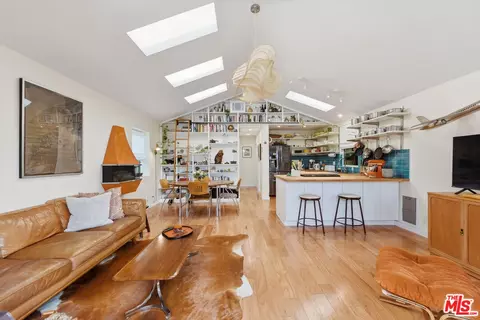 5629 Whitnall Hwy, North Hollywood, CA 91601