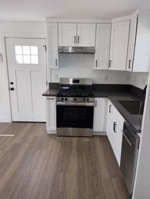 Kitchen - 1011 Coyote Ln, Barstow, CA 92311 photo 6 of 7