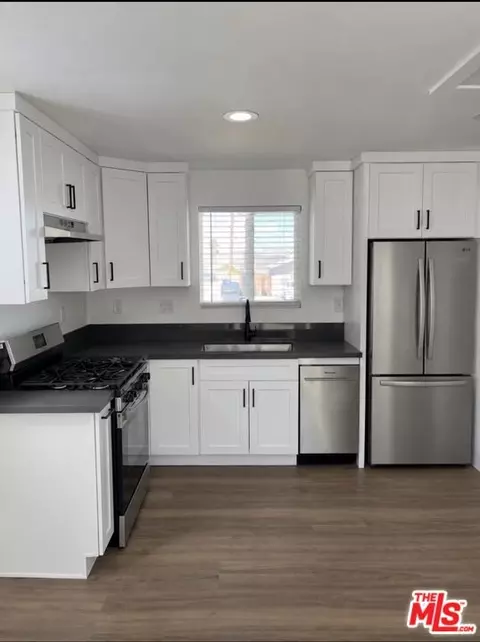 Kitchen - 1011 Coyote Ln, Barstow, CA 92311 photo 4 of 7