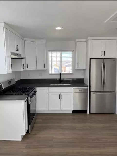 Kitchen - 1011 Coyote Ln, Barstow, CA 92311 photo 2 of 7