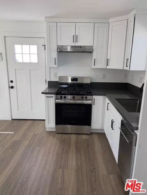Kitchen - 1011 Coyote Ln, Barstow, CA 92311 photo 5 of 7
