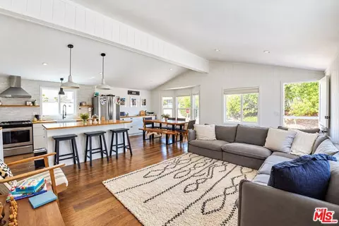 30473 Mulholland Hwy #SPC . 4, Agoura Hills, CA 91301