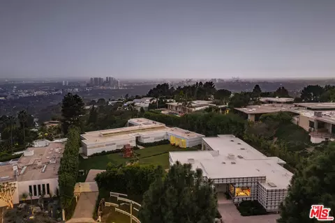555 Vick Pl, Beverly Hills, CA 90210