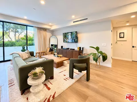 1017 N Croft Ave #105, Los Angeles, CA 90069