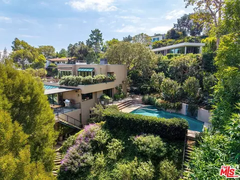 1026 N Tigertail Rd, Los Angeles, CA 90049