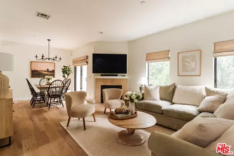 14322 Dickens St #4, Sherman Oaks, CA 91423