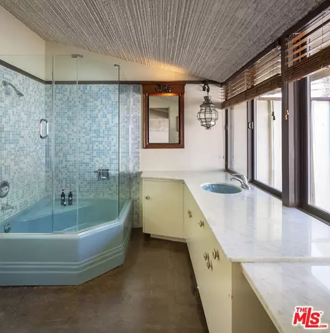 Bath - 87 Vientos Rd, Camarillo, CA 93010 photo 2 of 2