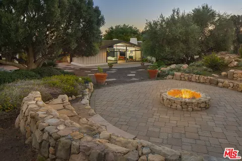 Exterior - 87 Vientos Rd, Camarillo, CA 93010 photo 13 of 16