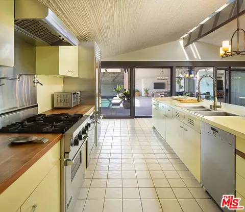 Kitchen - 87 Vientos Rd, Camarillo, CA 93010 photo 1 of 1