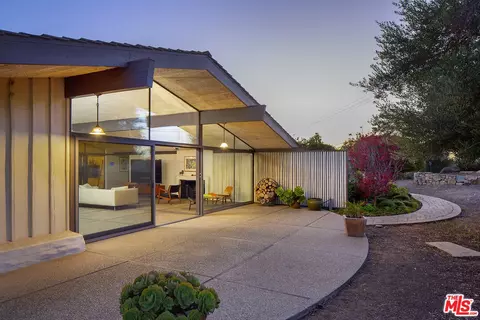 Exterior - 87 Vientos Rd, Camarillo, CA 93010 photo 15 of 16