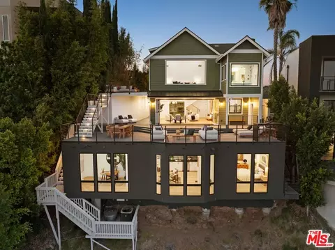 8446 Grand View Dr, Los Angeles, CA 90046