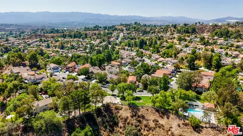 View/Area - 22064 Jodi Pl, Santa Clarita, CA 91350 photo 12 of 13