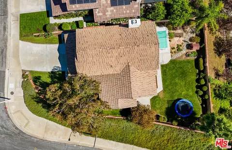 View/Area - 22064 Jodi Pl, Santa Clarita, CA 91350 photo 3 of 13