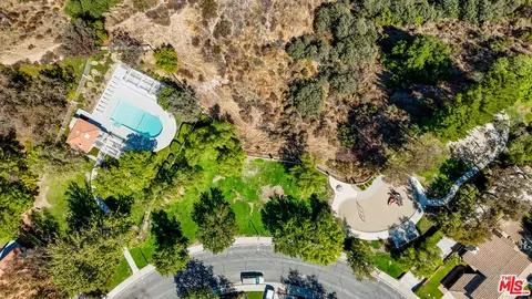 View/Area - 22064 Jodi Pl, Santa Clarita, CA 91350 photo 11 of 13