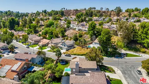 View/Area - 22064 Jodi Pl, Santa Clarita, CA 91350 photo 9 of 13