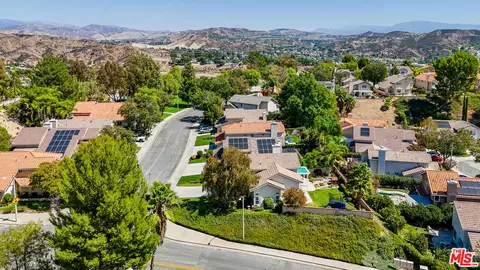 View/Area - 22064 Jodi Pl, Santa Clarita, CA 91350 photo 7 of 13