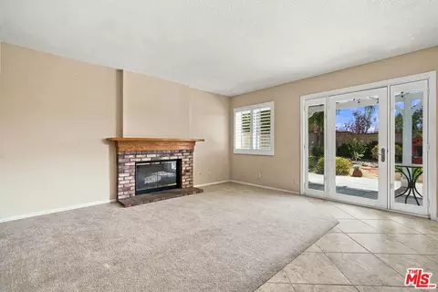 Living - 22064 Jodi Pl, Santa Clarita, CA 91350 photo 7 of 8