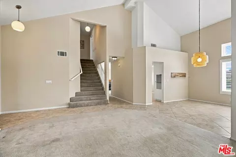 Living - 22064 Jodi Pl, Santa Clarita, CA 91350 photo 6 of 8