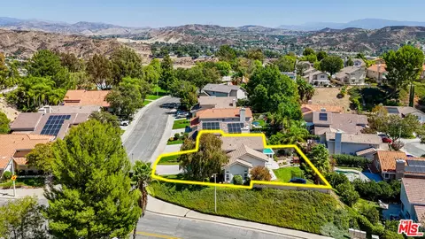 View/Area - 22064 Jodi Pl, Santa Clarita, CA 91350 photo 8 of 13