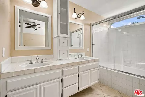 Bath - 22064 Jodi Pl, Santa Clarita, CA 91350 photo 3 of 3