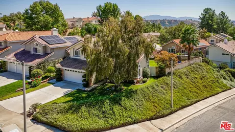 View/Area - 22064 Jodi Pl, Santa Clarita, CA 91350 photo 2 of 13