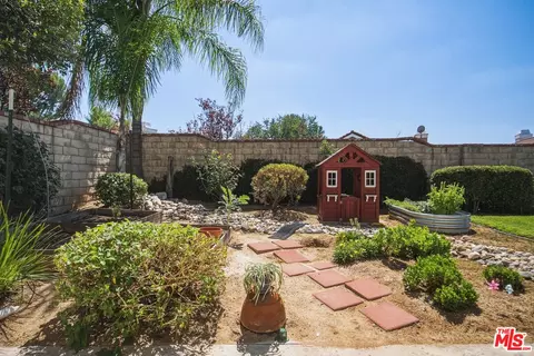 Exterior - 22064 Jodi Pl, Santa Clarita, CA 91350 photo 3 of 10