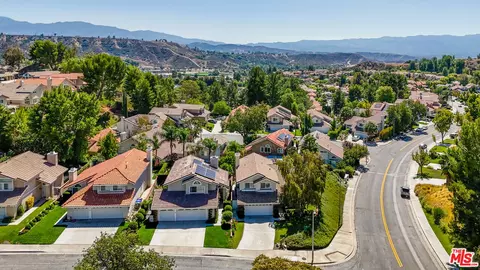 View/Area - 22064 Jodi Pl, Santa Clarita, CA 91350 photo 4 of 13