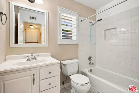 Bath - 22064 Jodi Pl, Santa Clarita, CA 91350 photo 2 of 3