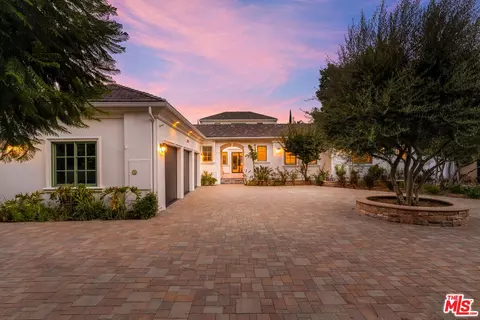 23334 Ostronic Dr, Woodland Hills, CA 91367