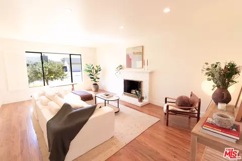 Living - 16 Del Rey Cir, Salinas, CA 93901 photo 4 of 7