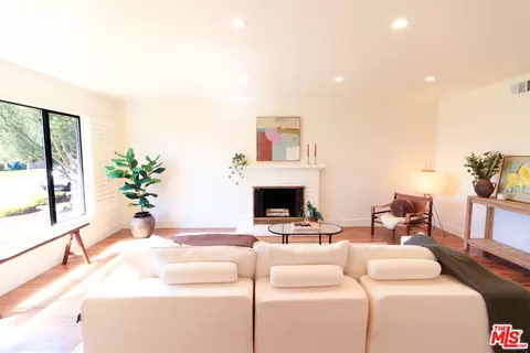 Living - 16 Del Rey Cir, Salinas, CA 93901 photo 2 of 7