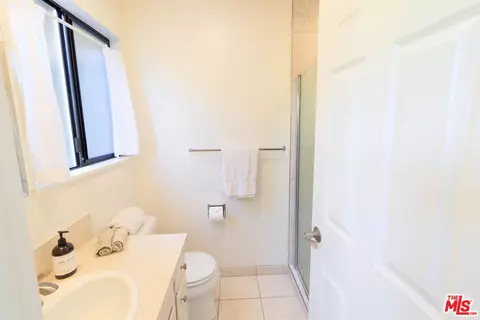 Bath - 16 Del Rey Cir, Salinas, CA 93901 photo 1 of 3