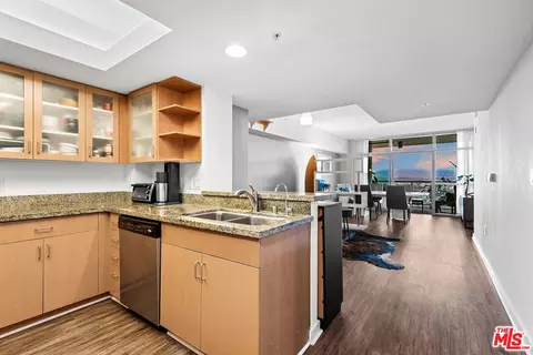 13700 Marina Pointe Dr #1520, Marina Del Rey, CA 90292