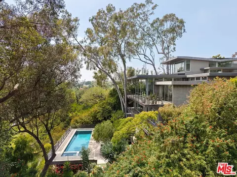 901 Kenter Way, Los Angeles, CA 90049
