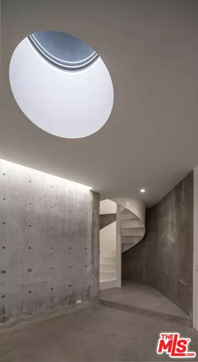 Entry Way - 3947 Markridge Rd, La Crescenta, CA 91214 photo 1 of 3