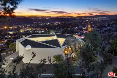 View/Area - 3947 Markridge Rd, La Crescenta, CA 91214 photo 2 of 2