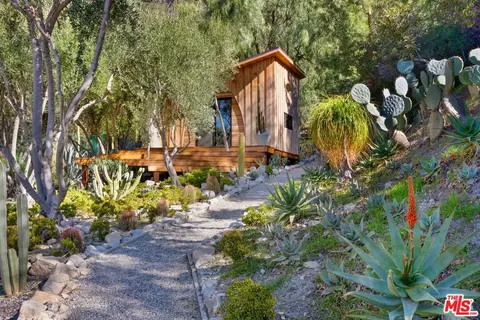 Exterior - 3947 Markridge Rd, La Crescenta, CA 91214 photo 12 of 12