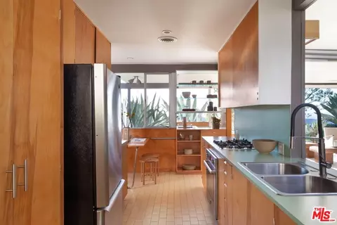 Kitchen - 3947 Markridge Rd, La Crescenta, CA 91214 photo 2 of 2