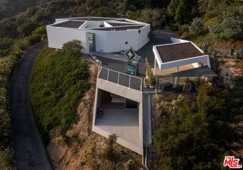Exterior - 3947 Markridge Rd, La Crescenta, CA 91214 photo 1 of 12