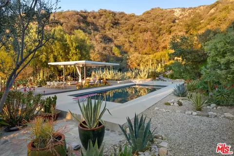 Exterior - 3947 Markridge Rd, La Crescenta, CA 91214 photo 10 of 12